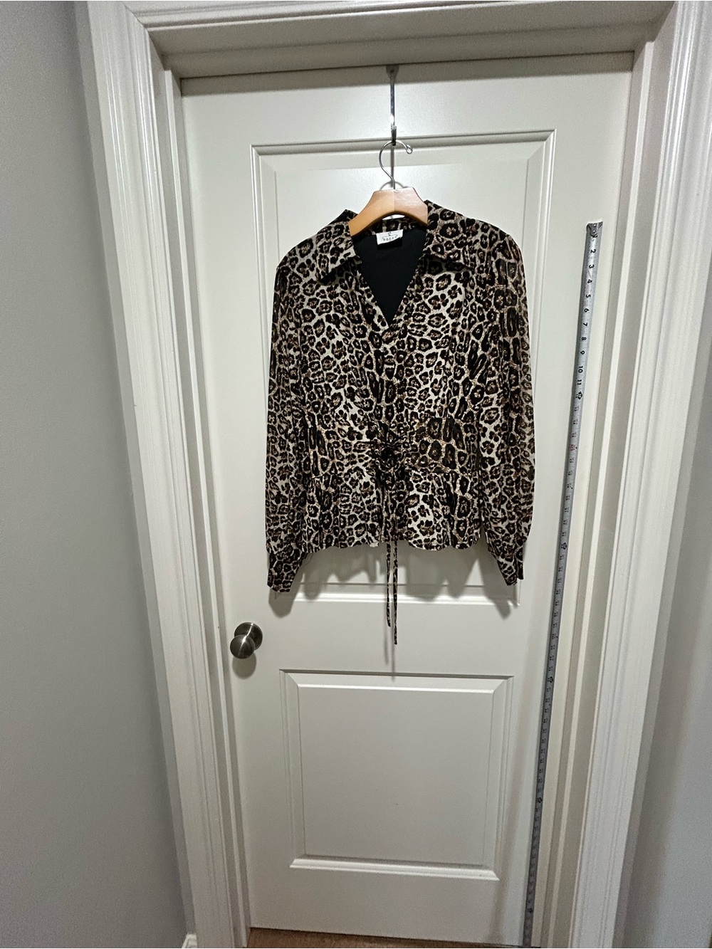 Ember women’s size M Leopard Print Button& tie Front Blouse - LIKE NEW